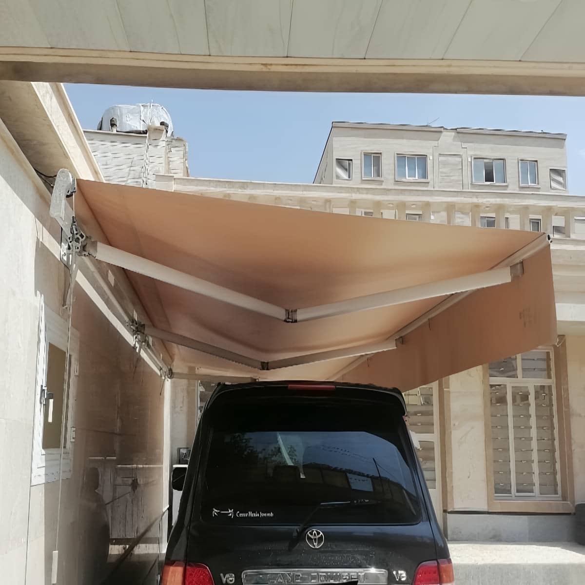 انواع سایبان برقی با باکس محافظ پارچه انواع سایبان برقی با باکس محافظ پارچه