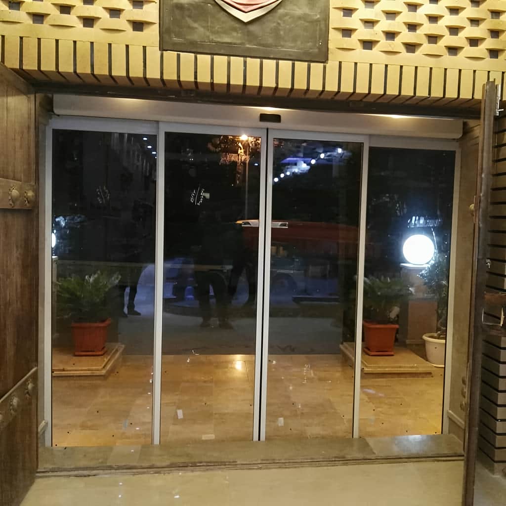 درب اتوماتیک شیشه ای بیمارستانی سنسور حرکت با موتور آرام