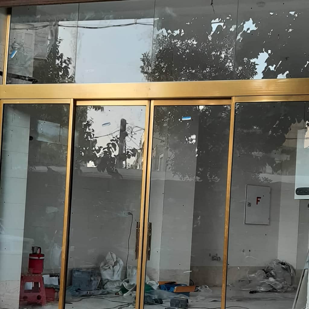 6 مدل درب اتوماتیک شیشه‌ای کشویی دو لنگه مدرن