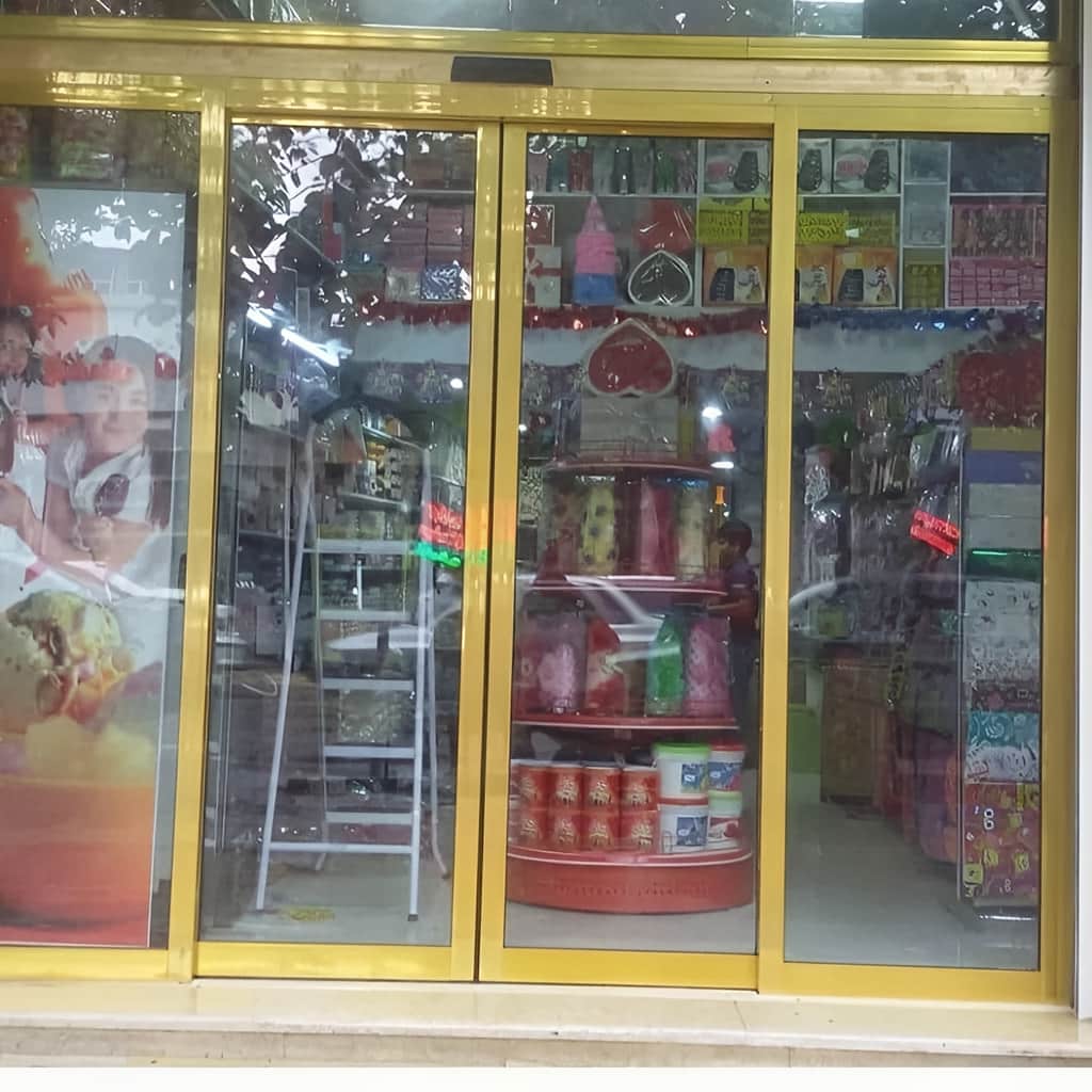 درب شیشه ای اتوماتیک هتل لابی با یراق هماهنگ فریم