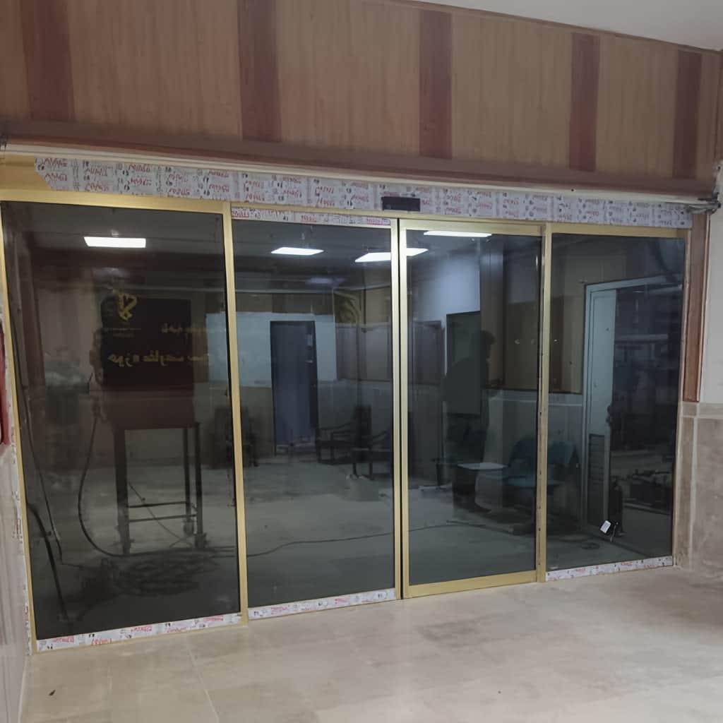 درب شیشه ای اتوماتیک اداری کارتخوان دار با سنسور حرکتی فعال