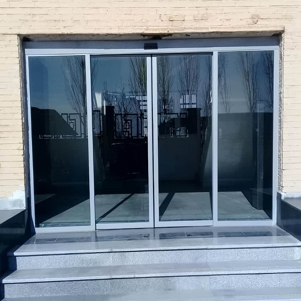 درب اتوماتیک شیشه ای لوکس هتلینگ با شیشه سکوریت شفاف
