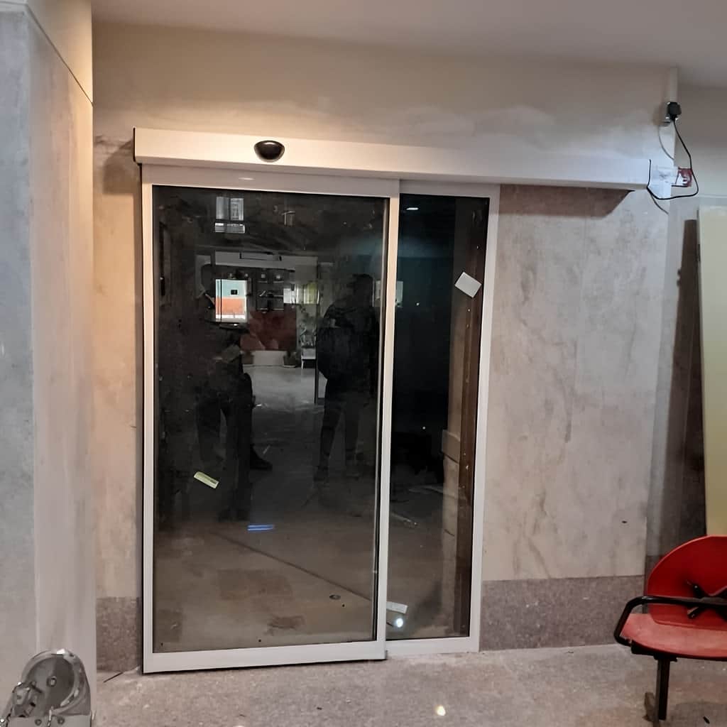 درب شیشه ای سکوریت اتوماتیک ورودی با نصب تراز روی کف