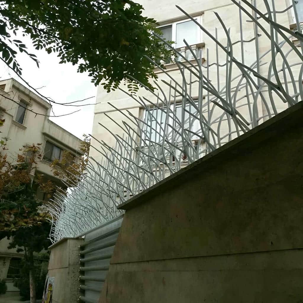 خرید حفاظ دیوار سیم خاردار ترکیبی برای کارگاه