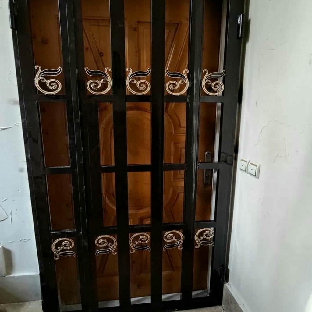 حفاظ پشت درب آپارتمان ریلی