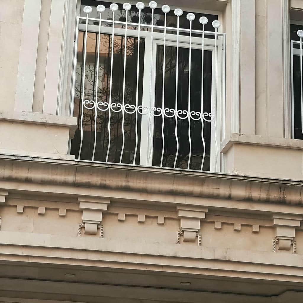 نقش حفاظ پنجره فلزی در افزایش امنیت ساختمان