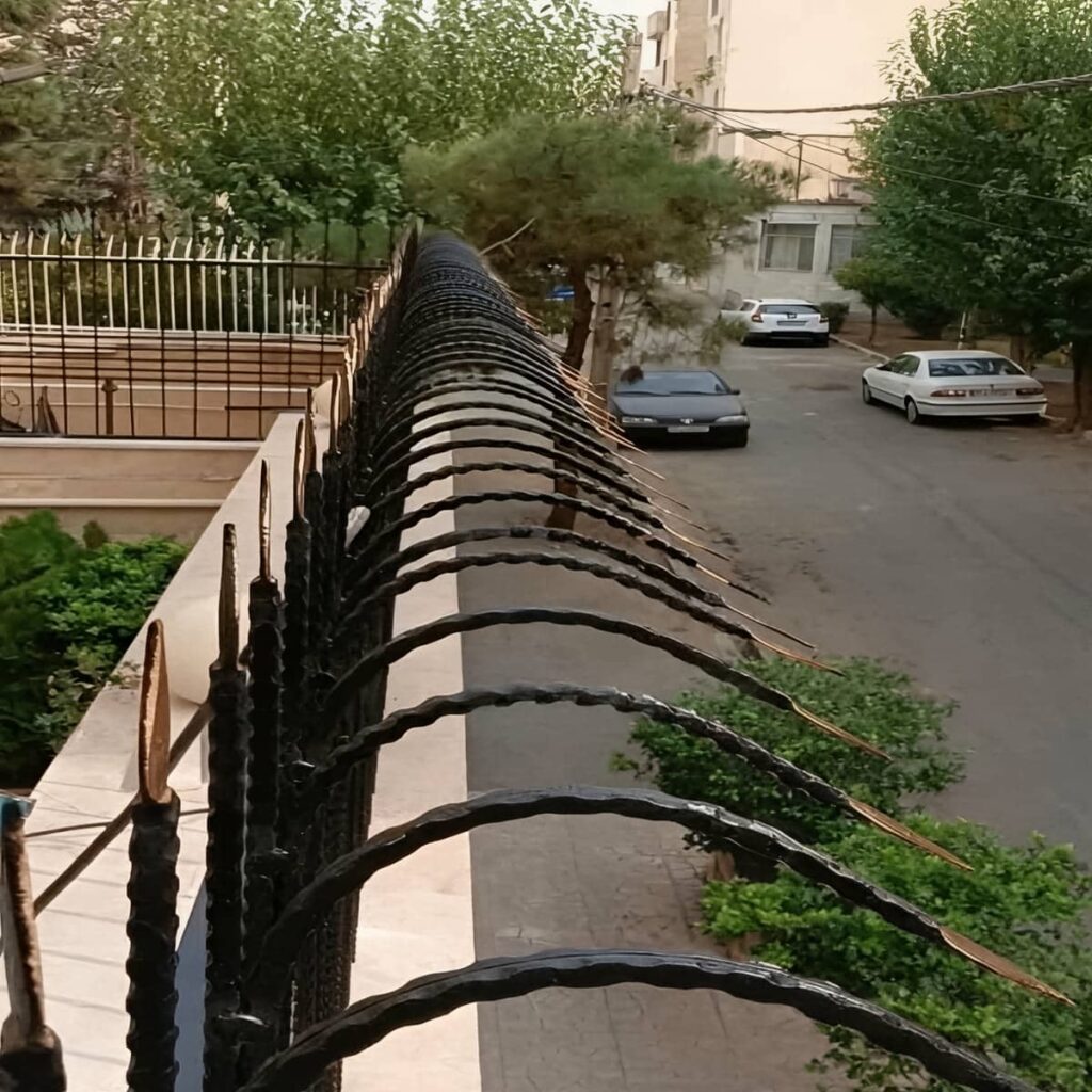 حفاظ سرنیزه ای و حفاظ شاخ گوزنی با شاسی فلزی محکم