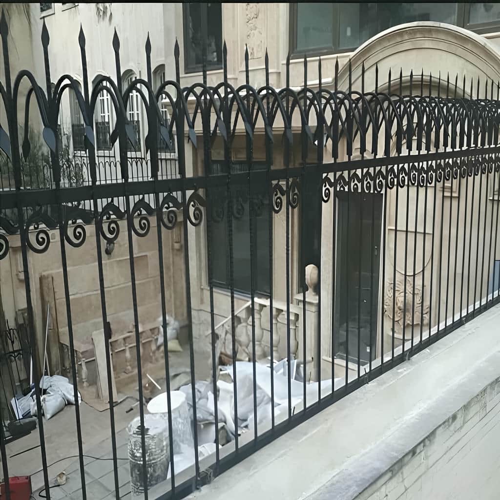 حفاظ فلزی با شاسی محکم سرنیزه ای