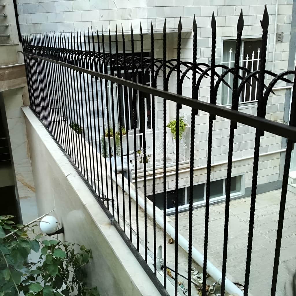 نرده حفاظ دیوار ساده