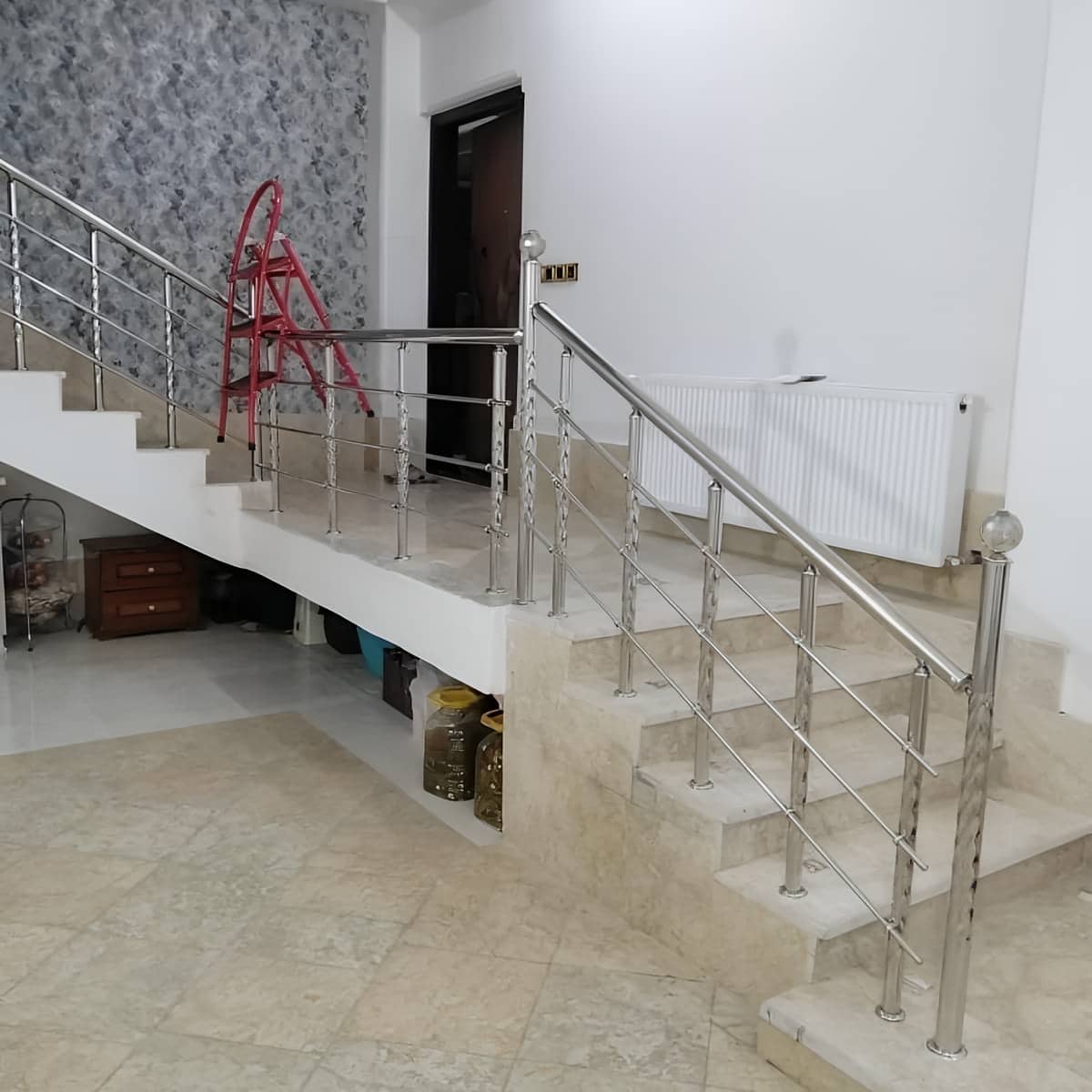 نرده استیل شیشه ای با برش تمیز لبه پنل