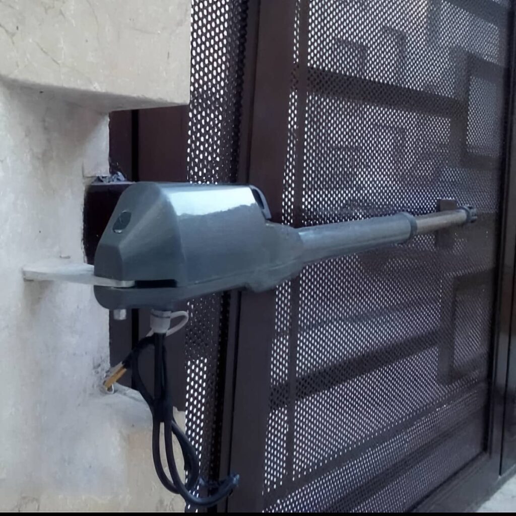 جک سنگین درب حیاط با پایه جوشکاری محکم