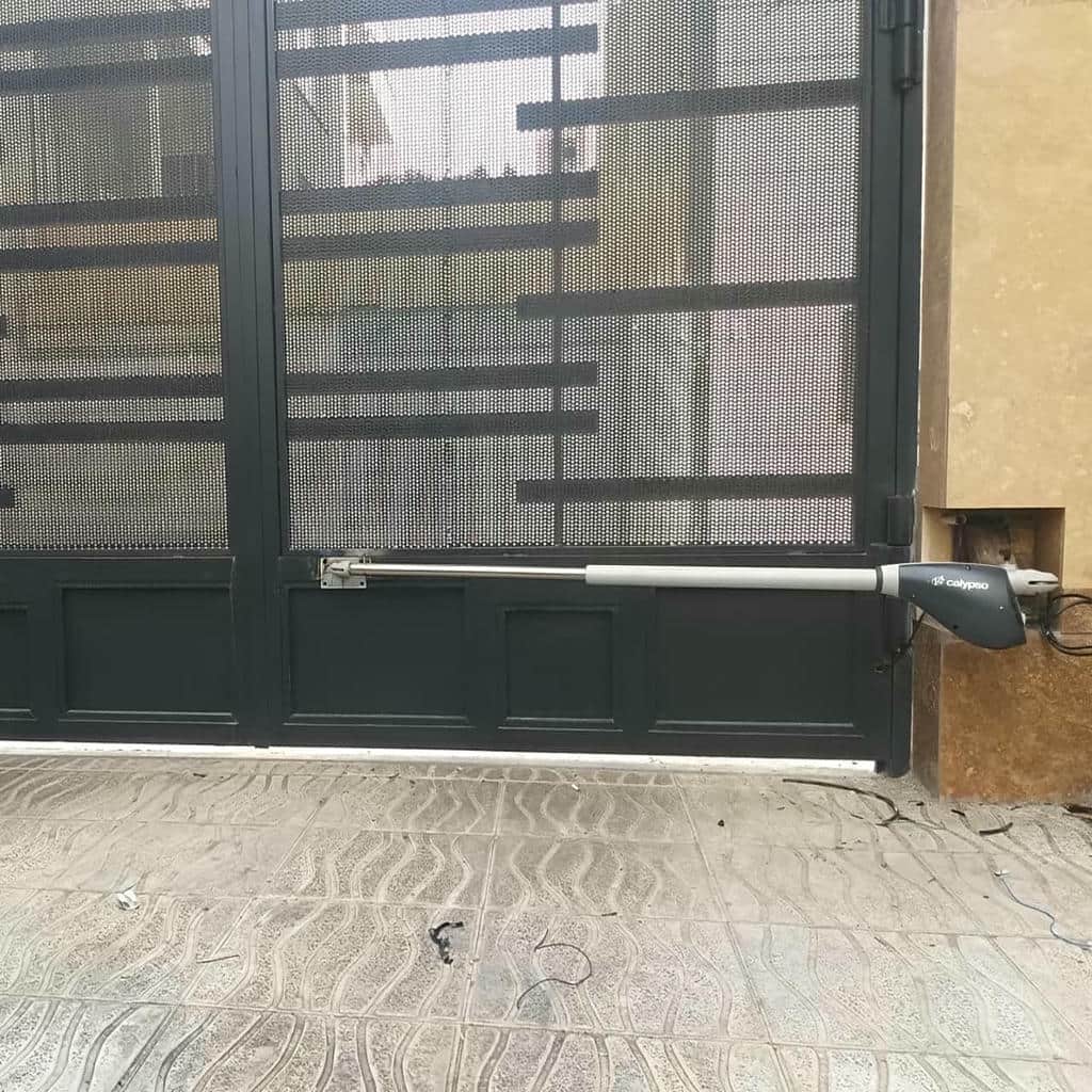 جک درب برقی پارکینگ با فتوسل ایمنی در دو طرف ورودی جک درب برقی پارکینگ با فتوسل ایمنی در دو طرف ورودی