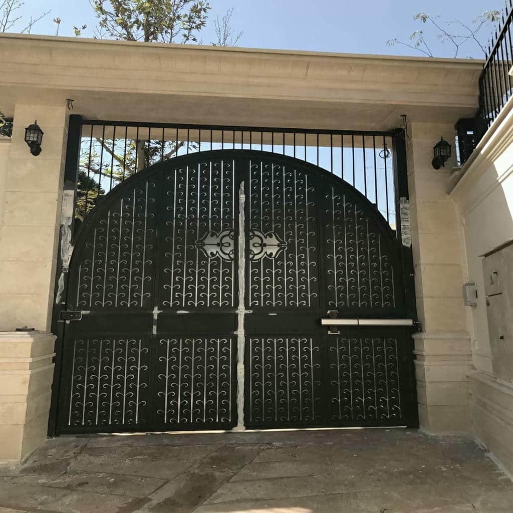 جک الکترومکانیک درب پارکینگ با پایه جوشکاری محکم