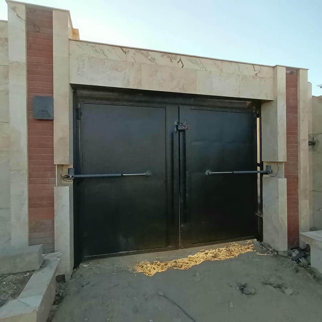 جک سنگین درب پارکینگ با برد فرمان داخل باکس محافظ