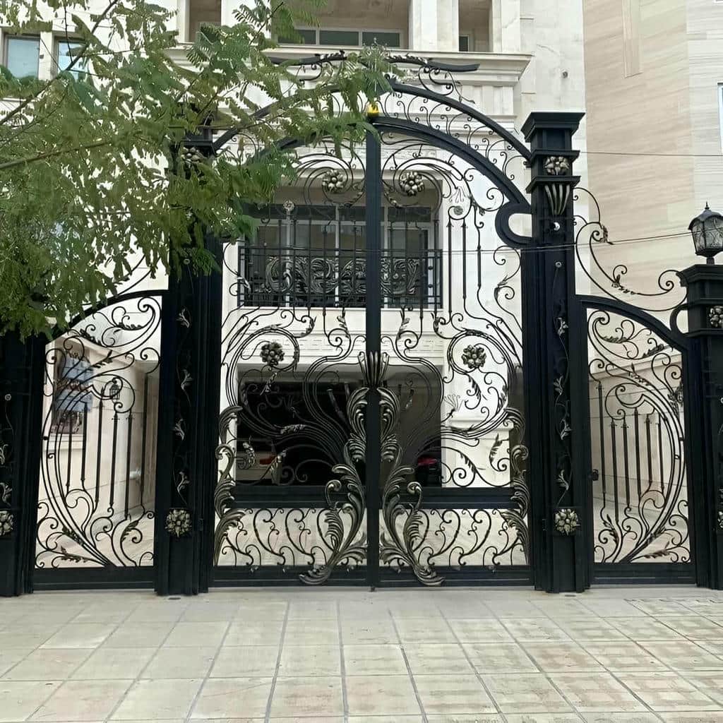 درب فلزی لاکچری با چفت مقاوم و حرکت روان