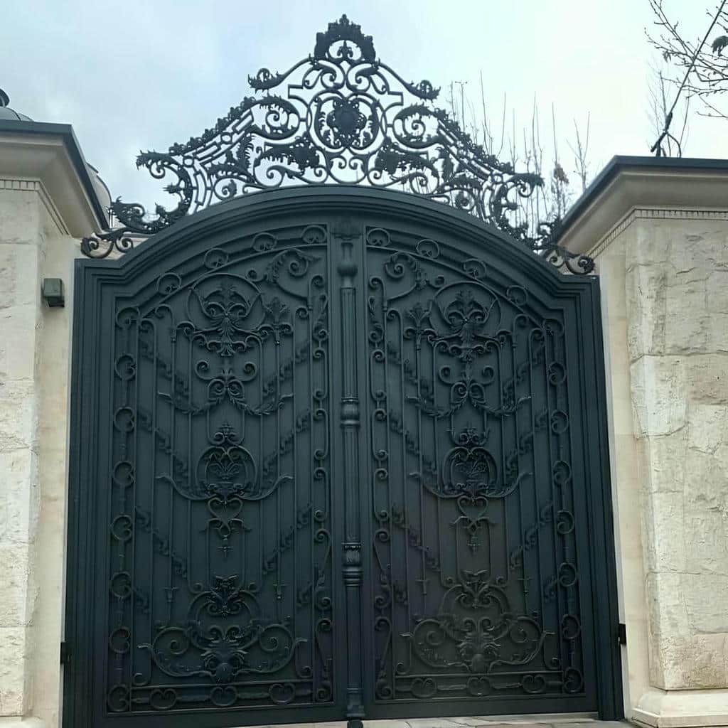 درب حیاط جدید با هماهنگی رنگ نما و ورودی