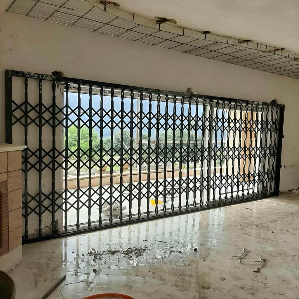 خرید نرده پنجره فرفورژه گل دار برای ساختمان