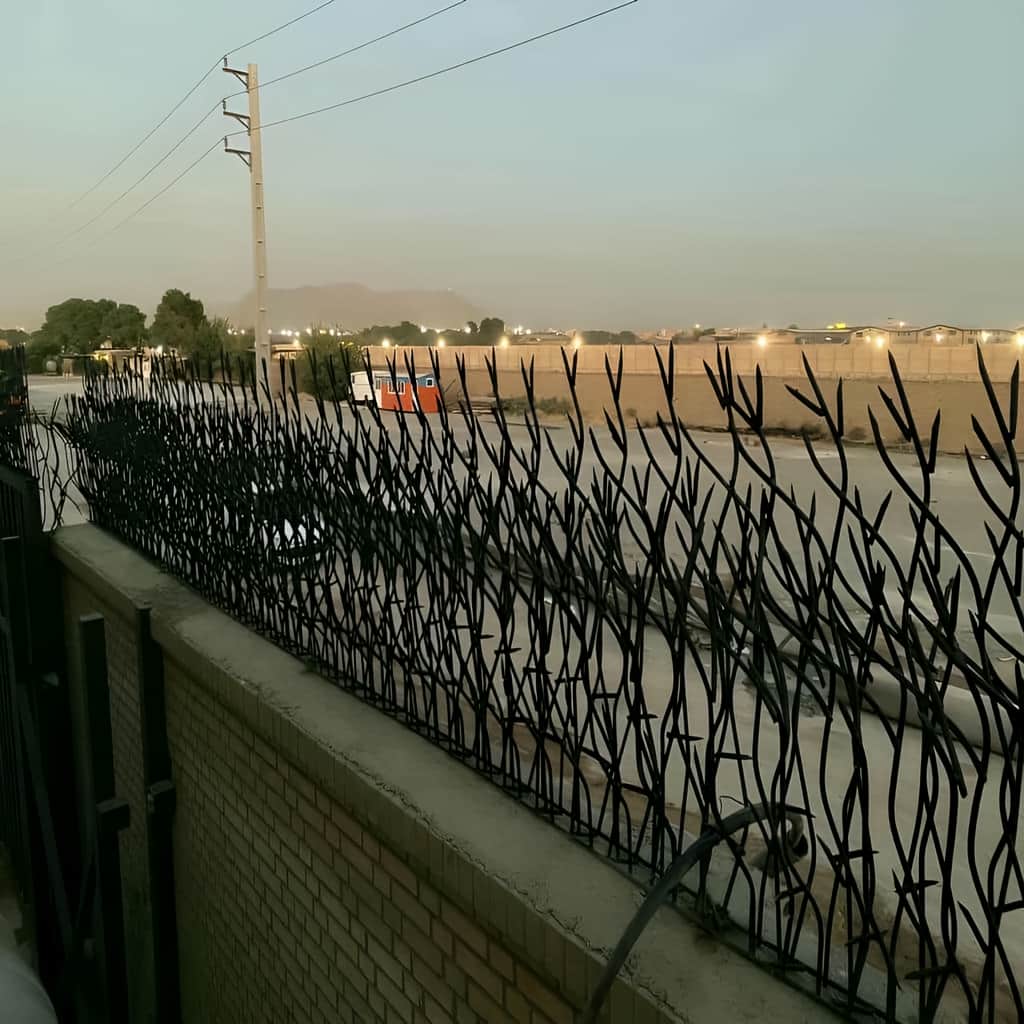 حفاظ بوته ای با شاخه های فلزی متراکم