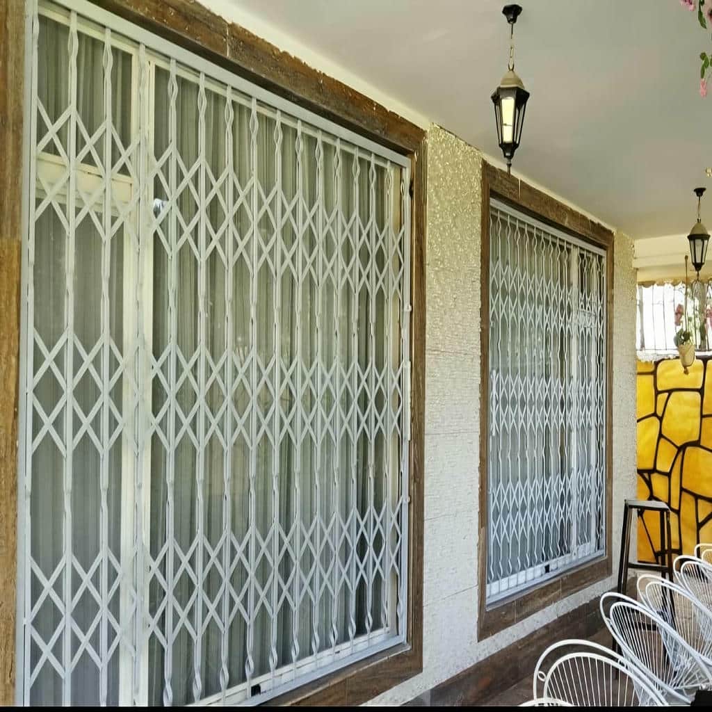 ویژگی‌های حفاظ آکاردئونی در مقایسه با درب ضد سرقت