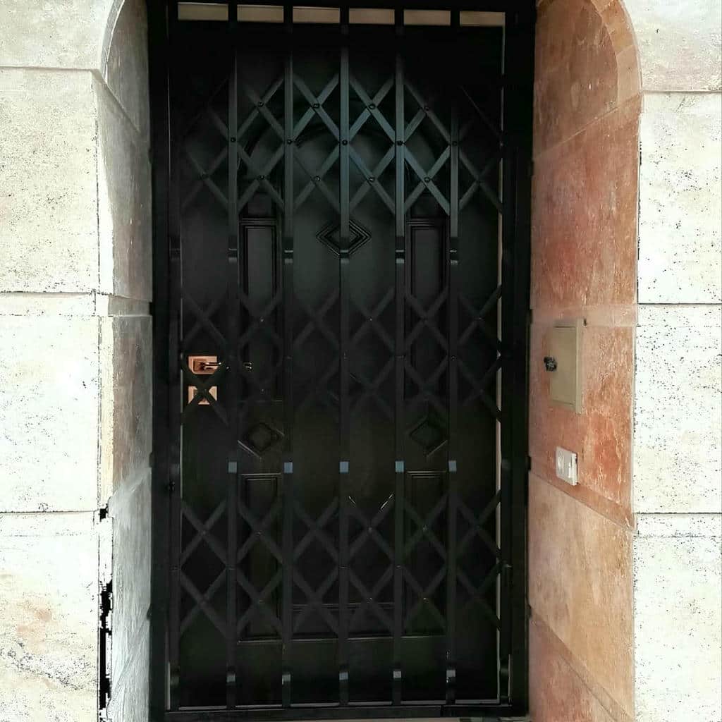 مزایای درب آکاردئونی