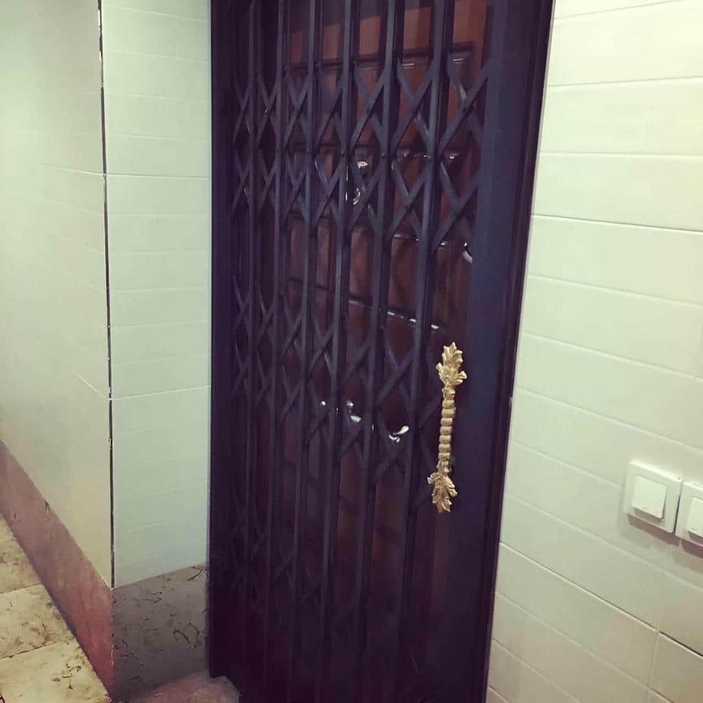 حفاظ کشویی ایرانی در نمونه کار نصب شده