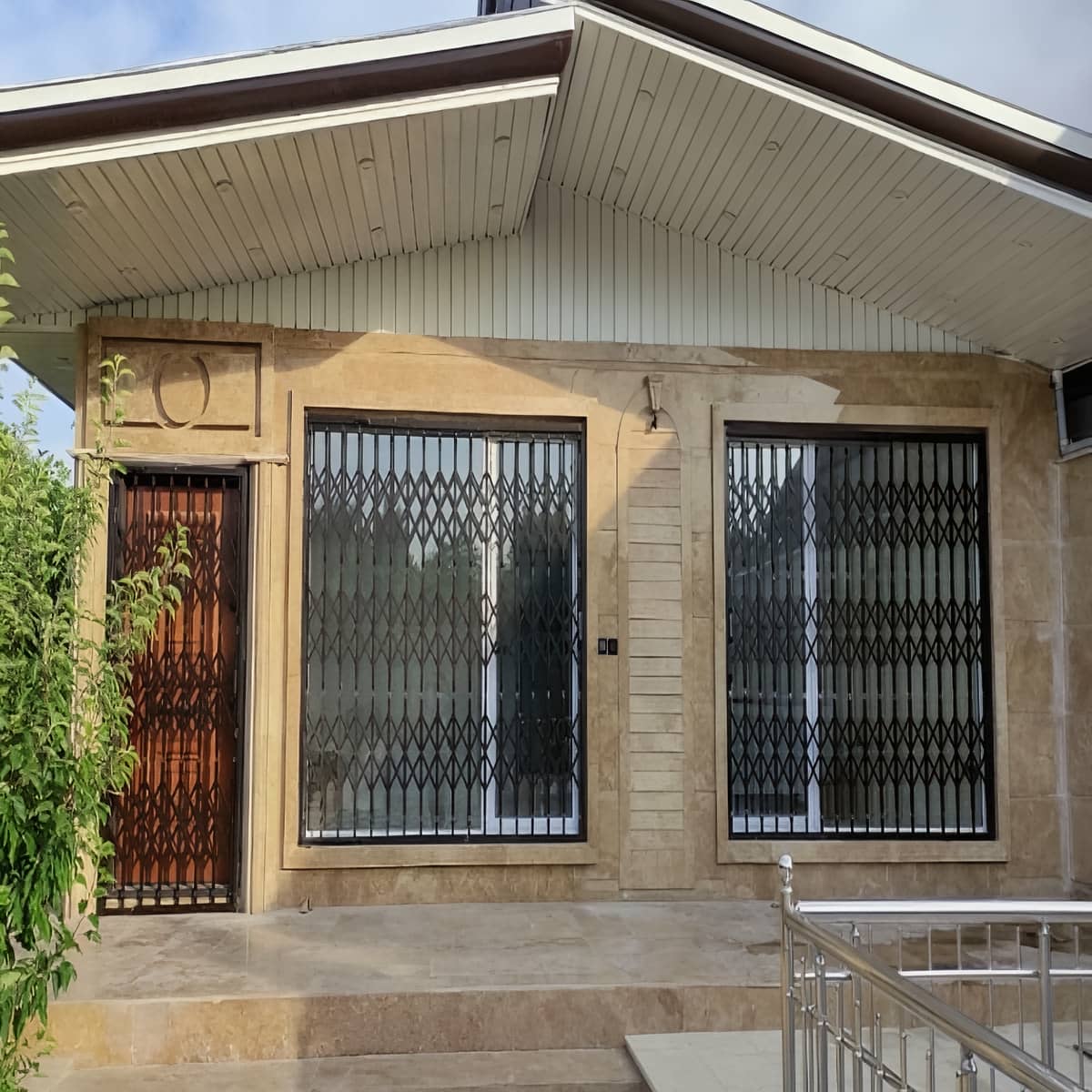 درب آکاردئونی درب ضد سرقت در محله چیذر