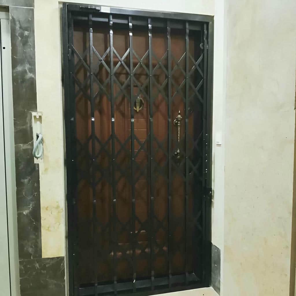 نرده آکاردئونی در مرحله بررسی جنس پروفیل