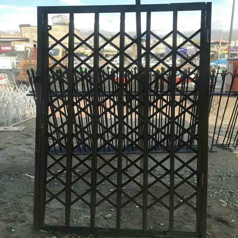 درب آکاردئونی آماده نصب پس از اندازه گیری دقیق