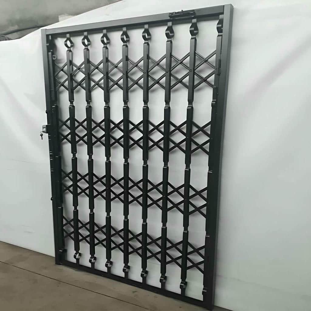 حفاظ درب آکاردئونی در ایلام