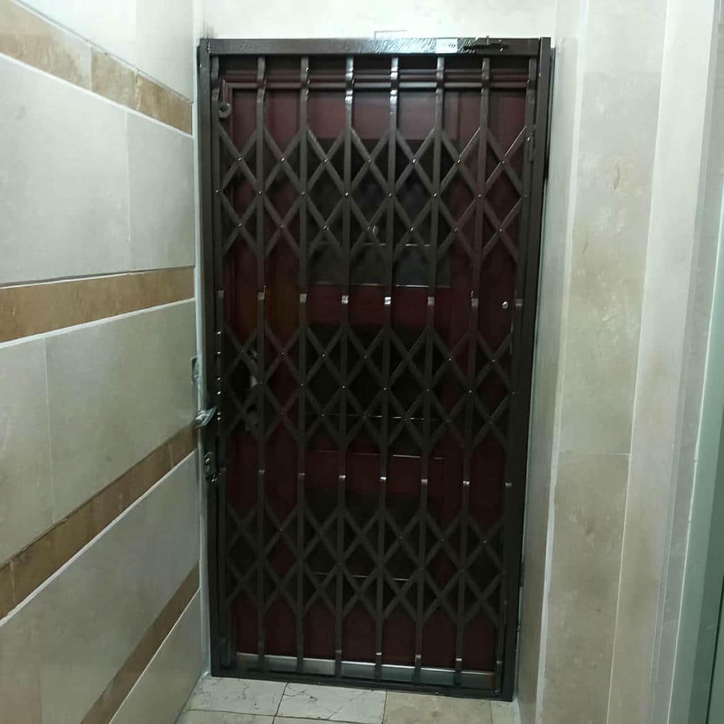 حفاظ درب آکاردئونی در بوشهر
