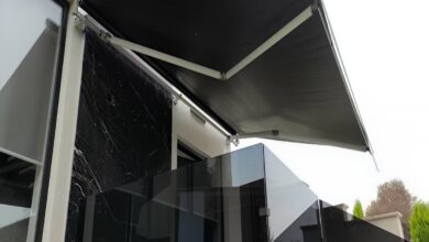 سایبان ریموت دار با پارچه روشن هماهنگ با نما
