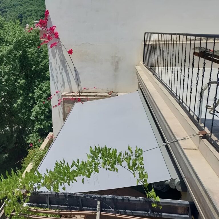 سایبان تراس نصب شده در فضای مرطوب و بارانی سایبان تراس نصب شده در فضای مرطوب و بارانی