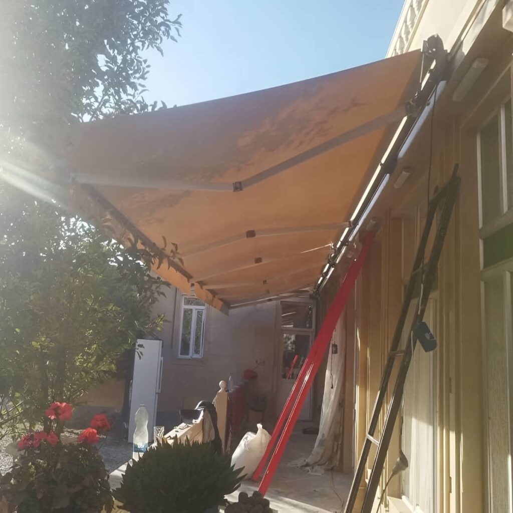 سایبان ریموت دار هنگام اندازه گیری محل اجرا