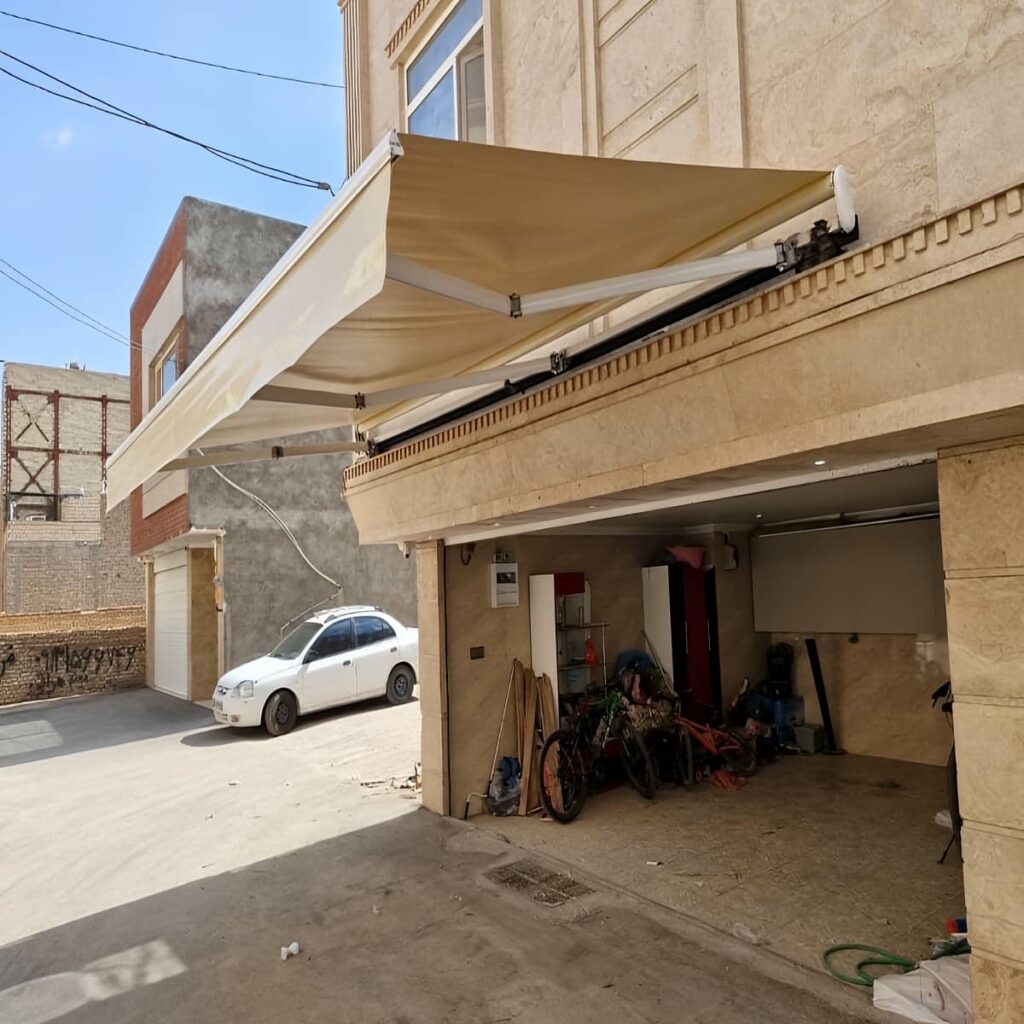 سایبان ریموت دار با ریموت کنترل کنار سازه