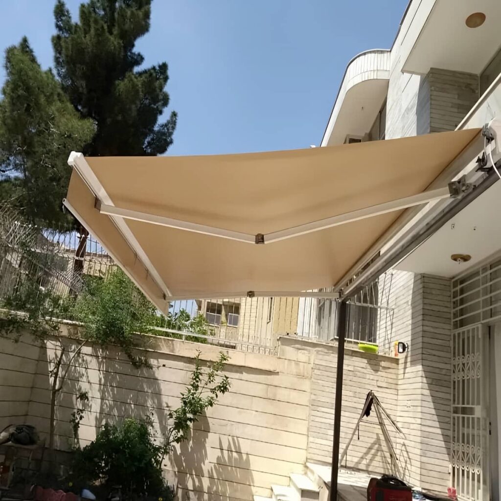 سایبان پارکینگ با سازه فلزی در فضای روباز سایبان پارکینگ با سازه فلزی در فضای روباز