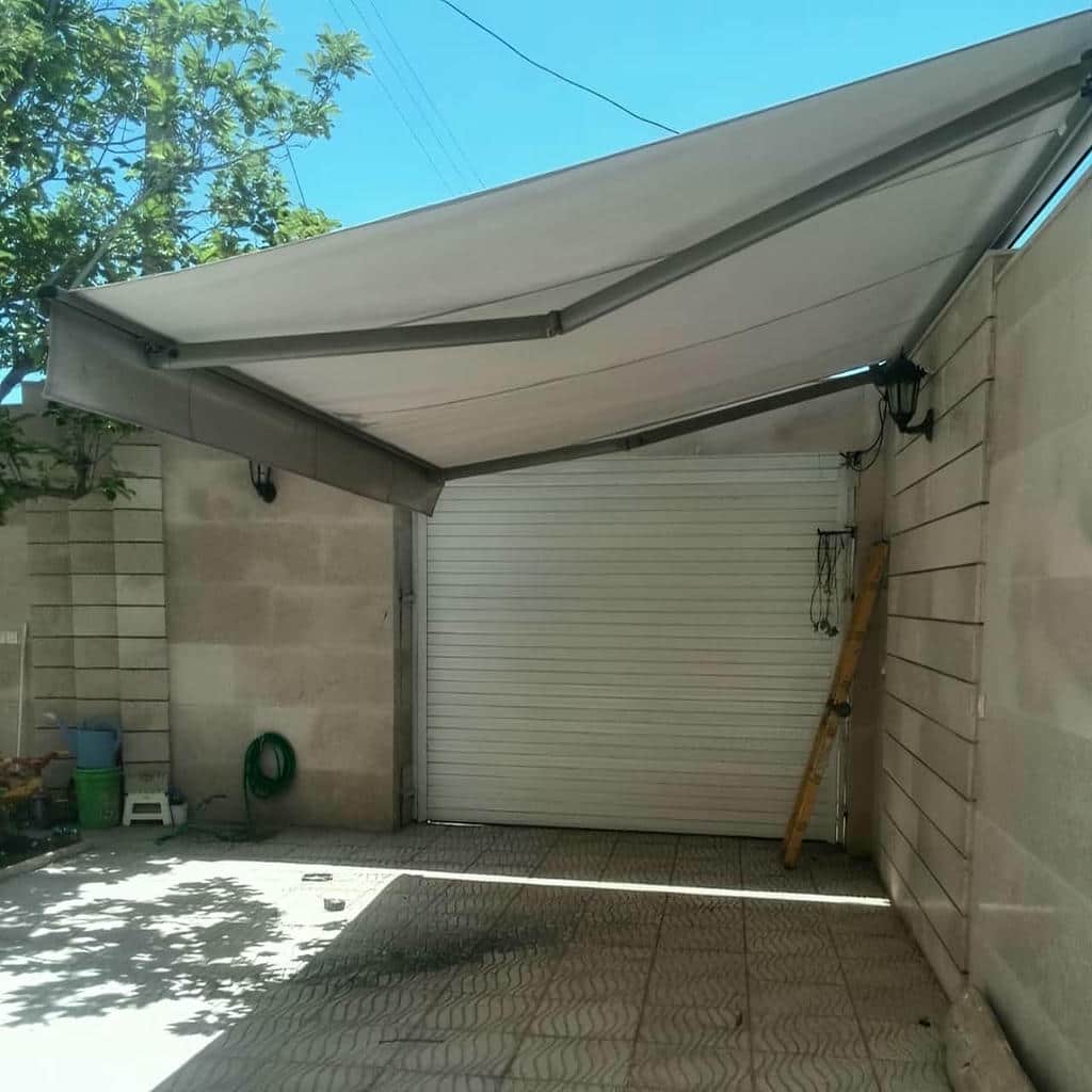 سایبان تاشو با اتصالات فلزی منظم