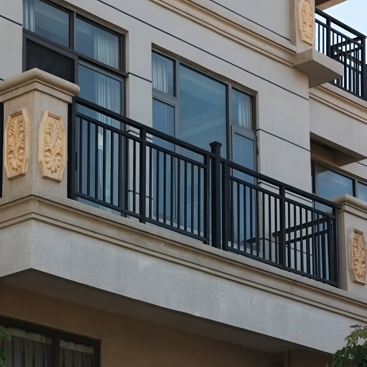 عوامل تاثیرگذار بر قیمت هر متر نرده آهنی