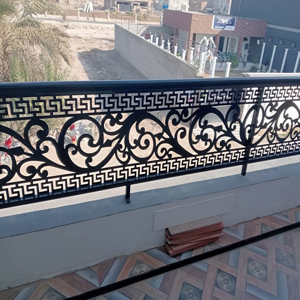 نرده مدرن بالکن با قطعات مقاوم و منظم