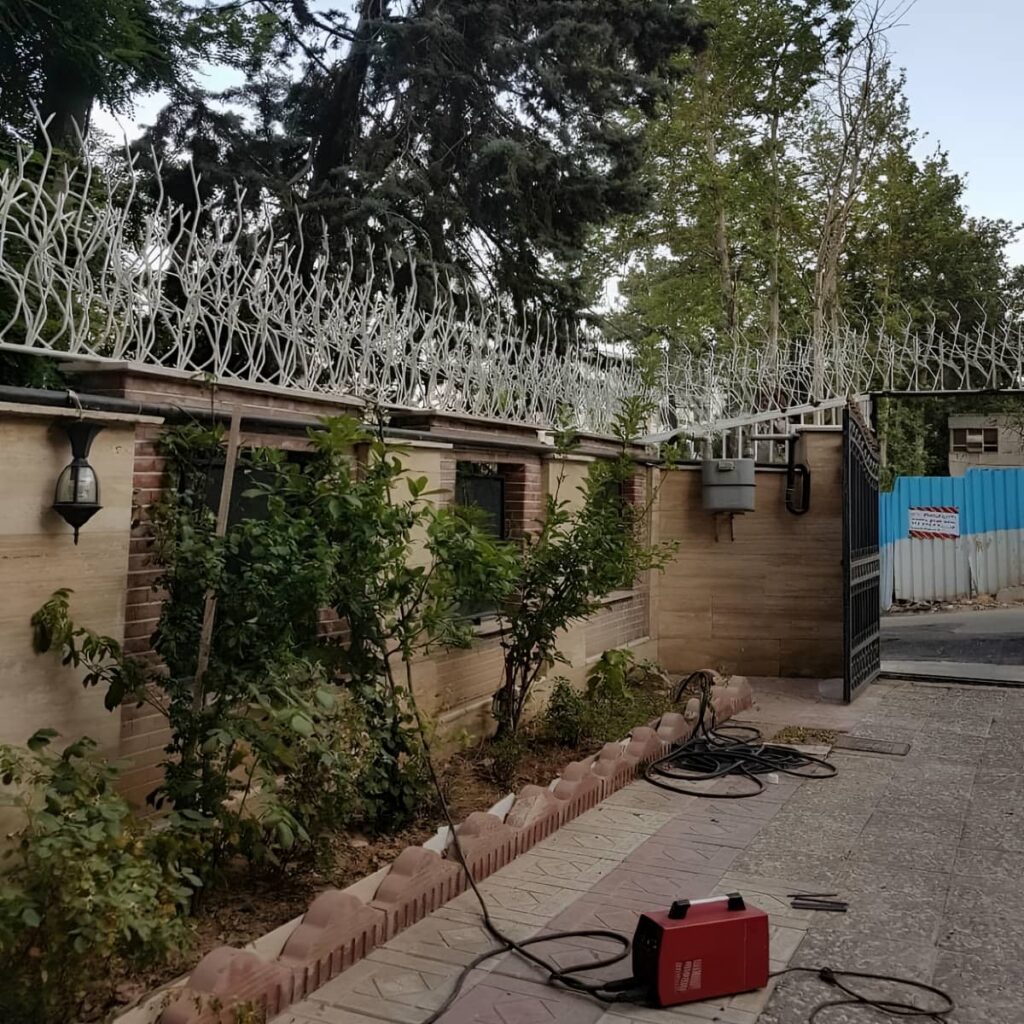 حفاظ شاخ گوزنی طرح اف فلزی با شاخه های منظم