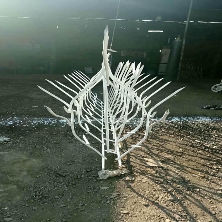 حفاظ دیوار حیاط با پوشش مناسب فضای باز