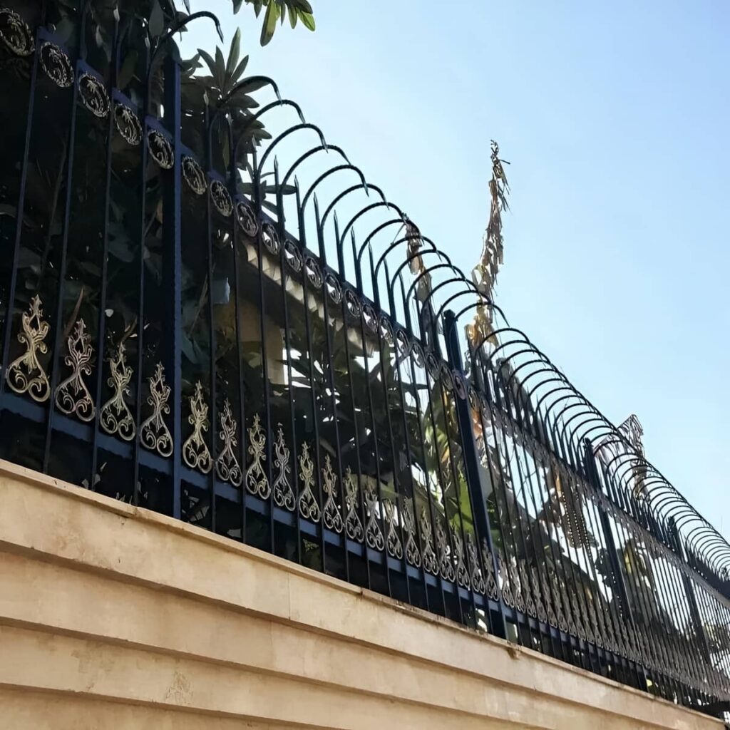 میزان امنیت حفاظ سرنیزه ای روی دیوار