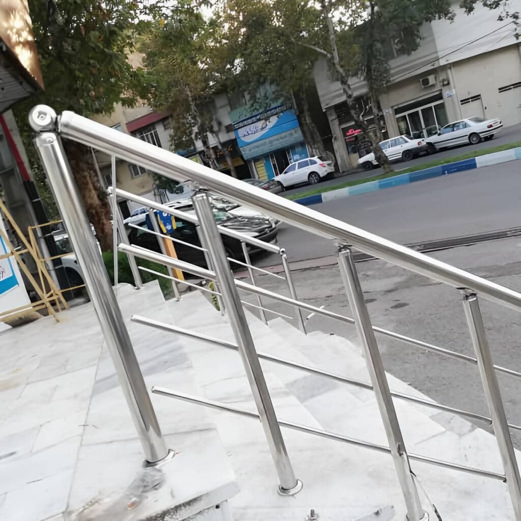 جان پناه بالکن در مرحله اندازه گیری محل