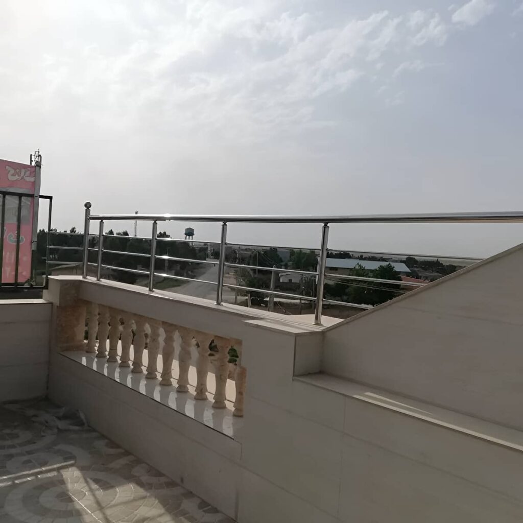 نرده پله آپارتمان با دست انداز هماهنگ نرده پله آپارتمان با دست انداز هماهنگ