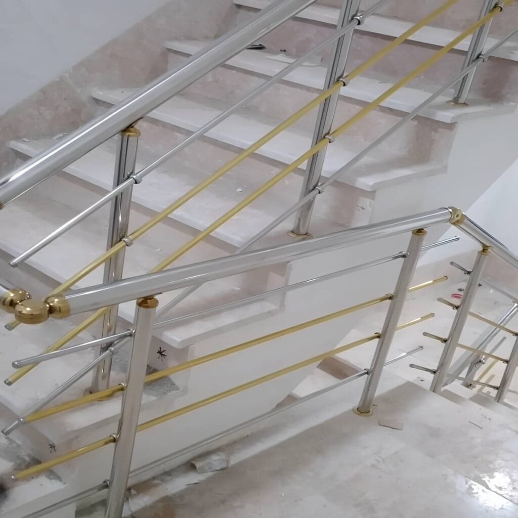 نرده استیل راه پله با سطح استیل پرداخت شده