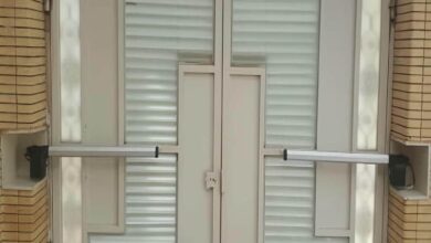 اپراتور درب پارکینگ نصب شده روی درب ورودی ساختمان