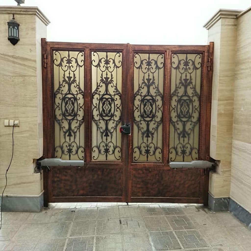 موتور درب پارکینگ با جک ریلی کنار درب کشویی موتور درب پارکینگ با جک ریلی کنار درب کشویی