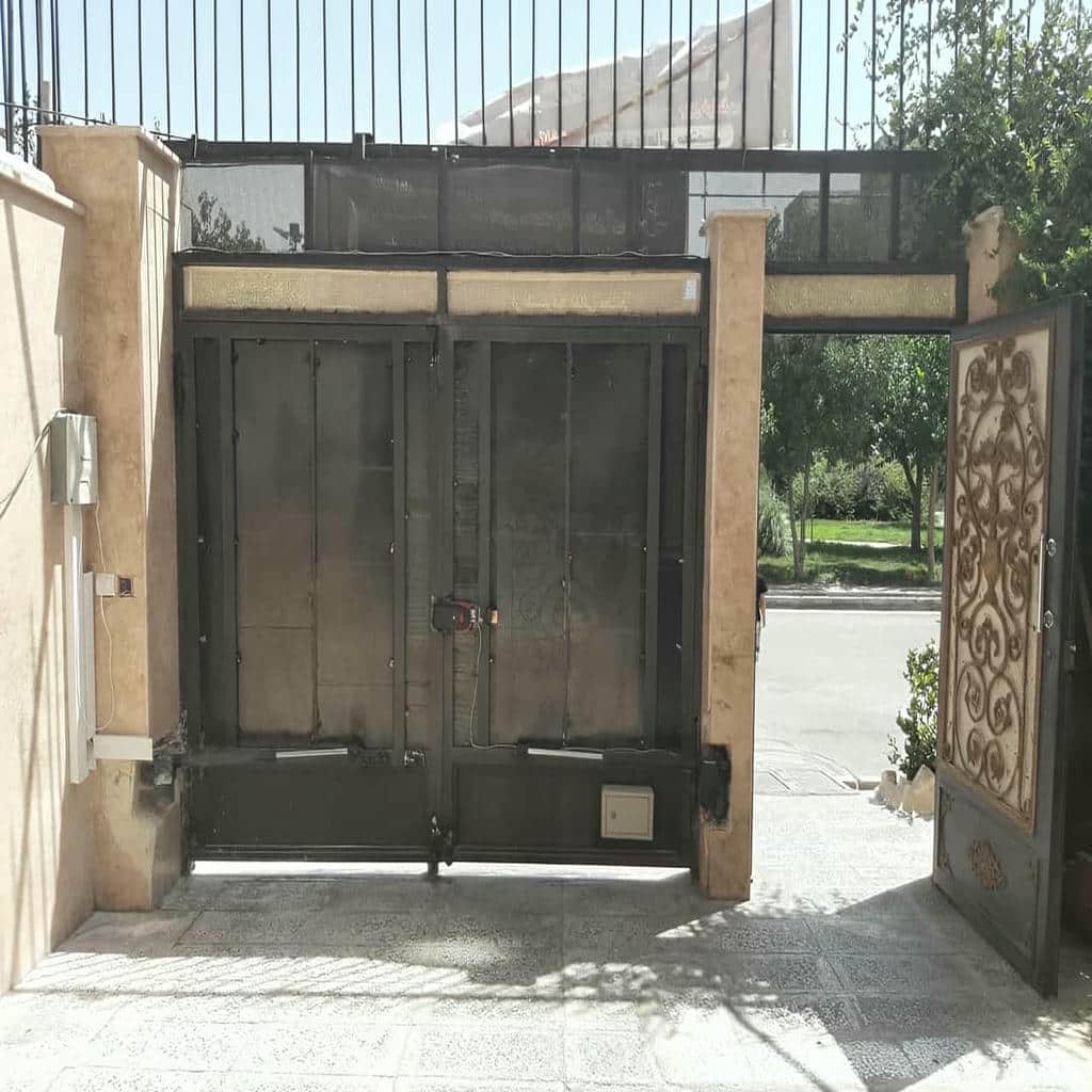 موتور درب پارکینگ همراه تجهیزات آماده نصب ساختمان نوساز