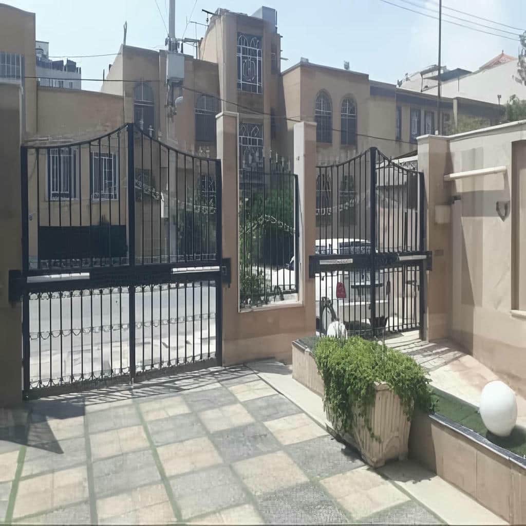 جک درب حیاط همراه تجهیزات بسته بندی شده سفارش جک درب حیاط همراه تجهیزات بسته بندی شده سفارش