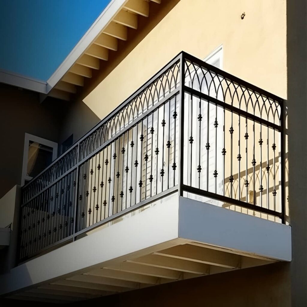 نرده دوبلکس سفارشی با جزئیات اتصال فلزی