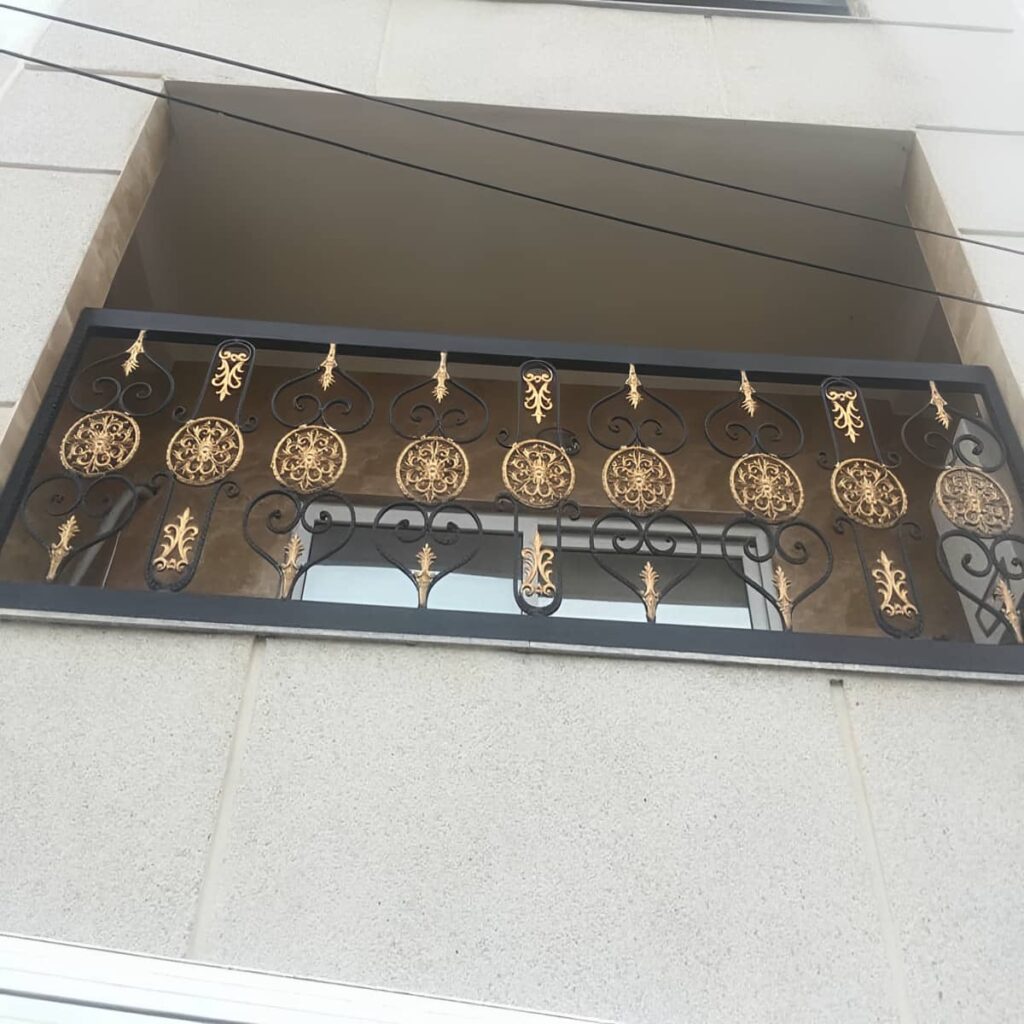 حفاظ بالکن در مرحله اندازه گیری پیش از سفارش حفاظ بالکن در مرحله اندازه گیری پیش از سفارش